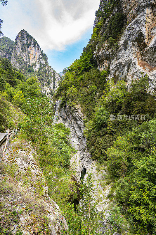 阿尼斯克罗的Canon Anisclo Anisclo de Bellos river Pyrenees park Ordesa and Monte Perdido of Huesca